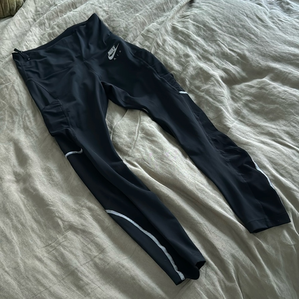 Nike Dri-Fit high waisted leggings with pockets